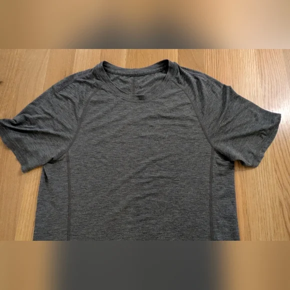 Lululemon Protean Men's Active Short  T-shirt Tee Size S Dark Gray Performance - Picture 2 of 8